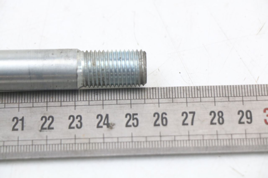 photo de AXE ROUE AVANT SUZUKI VL INTRUDER 125 (2004 - 2007) - Zoom état d’usage