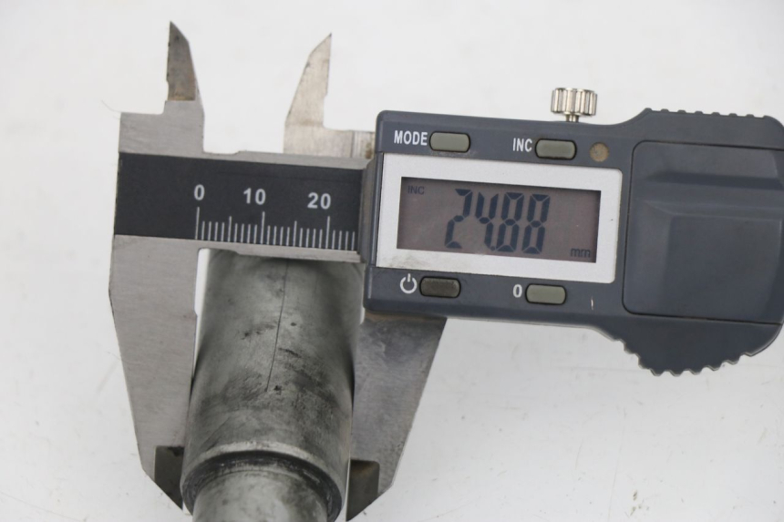 photo de AXE ROUE AVANT HONDA VTR F FIRESTORM 1000 (1997 - 2001) - Détail de la pièce