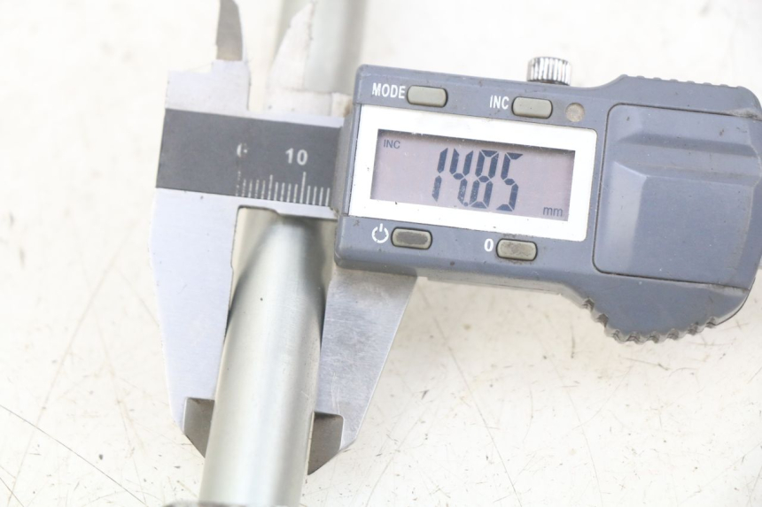 photo de AXE ROUE AVANT YAMAHA X-CITY XCITY 125 (2007 - 2013) - Zoom état d’usage