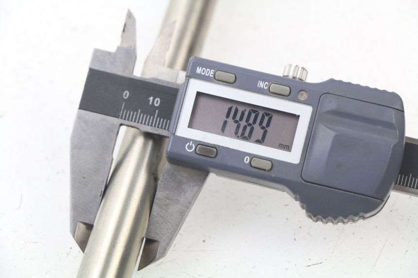 photo de AXE ROUE AVANT YAMAHA XMAX X-MAX ABS 125 (2014 - 2016) - Zoom état d’usage