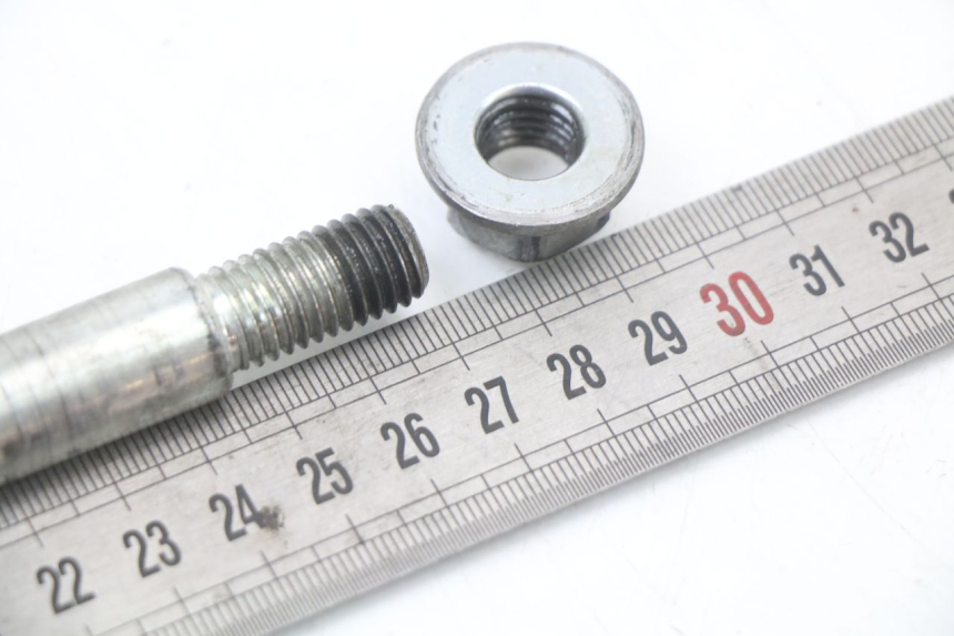 photo de AXE ROUE AVANT PIAGGIO X8 125 (2004 - 2007) - Zoom état d’usage