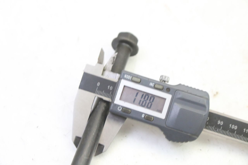 photo de AXE ROUE AVANT HONDA X8R 50 (1998 - 2003) - Gros plan technique