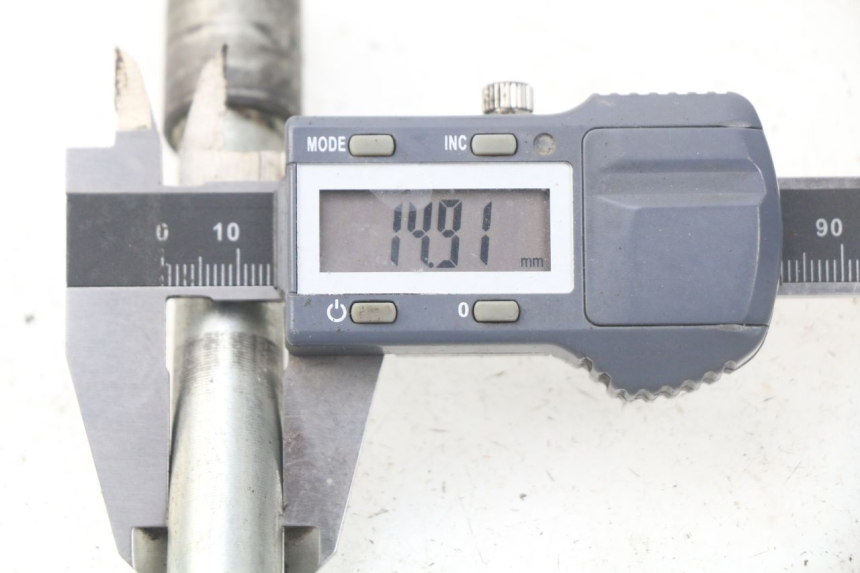 photo de AXE ROUE AVANT PIAGGIO X9 EVOLUTION 125 (2003 - 2007) - Détail de la pièce