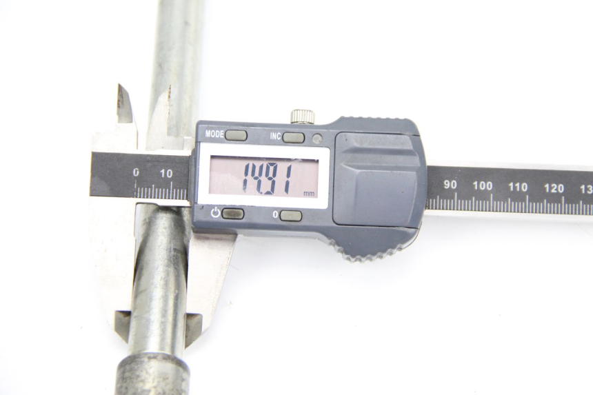 photo de AXE ROUE AVANT PIAGGIO X9 125 (2000 - 2003) - Autre angle de vue