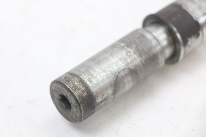 photo de Front wheel axle KYMCO XCITING 250 (2006 - 2009) - Zoom état d’usage