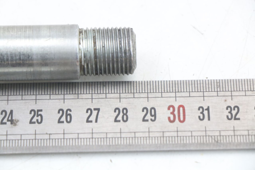 photo de Front wheel axle KYMCO XCITING 250 (2006 - 2009) - Autre angle de vue