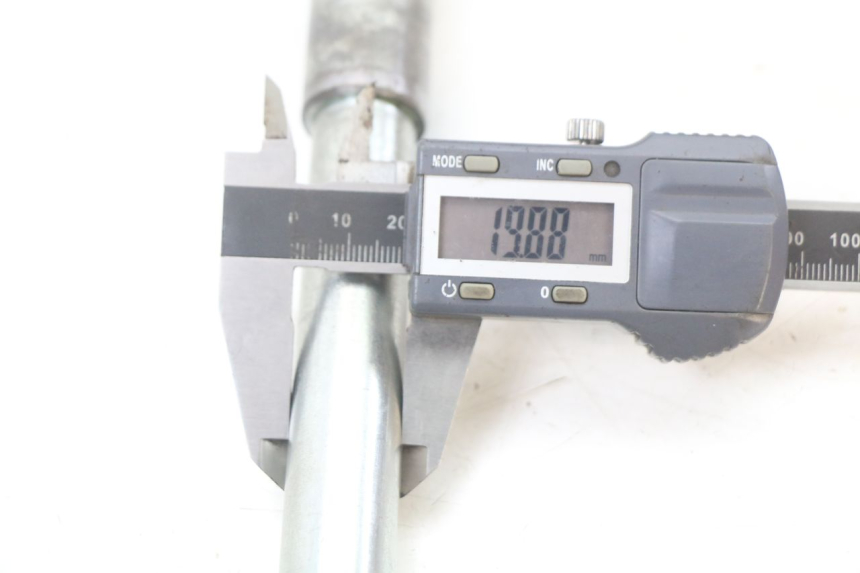 photo de Front wheel axle KYMCO XCITING 250 (2006 - 2009) - Vue d’ensemble