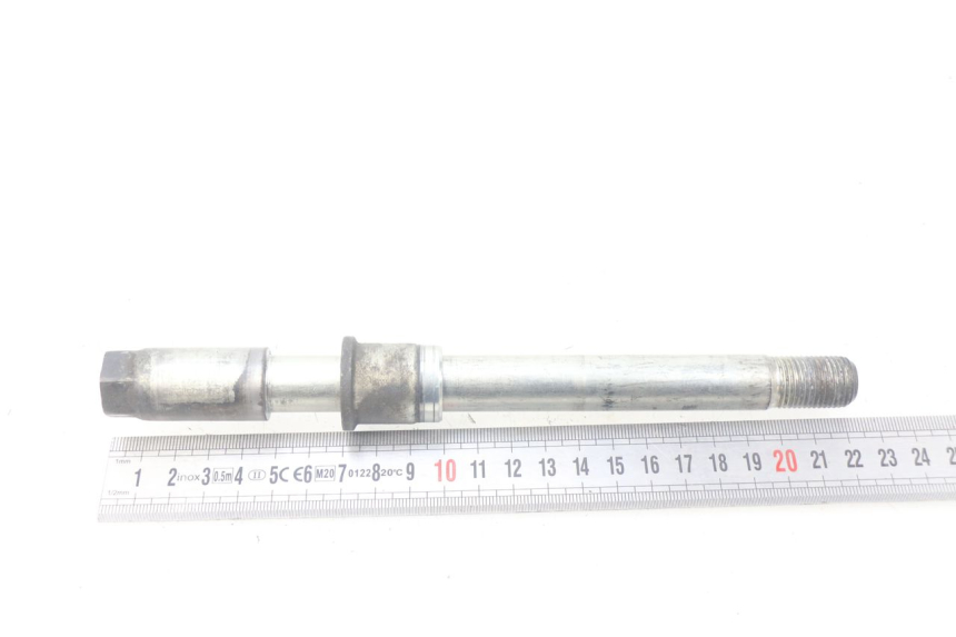 photo de AXE ROUE AVANT SUZUKI XF FREEWIND 650 (1997 - 2003) - Zoom état d’usage