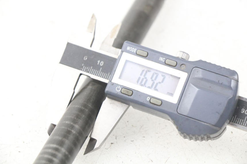 photo de AXE ROUE AVANT YAMAHA XJ600 XJ DIVERSION 600 (1992 - 1997) - Autre angle de vue