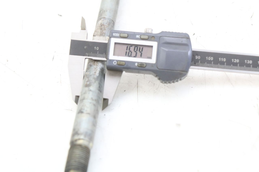 photo de AXE ROUE AVANT YAMAHA XJ600 XJ DIVERSION 600 (1992 - 1997) - Détail de la pièce