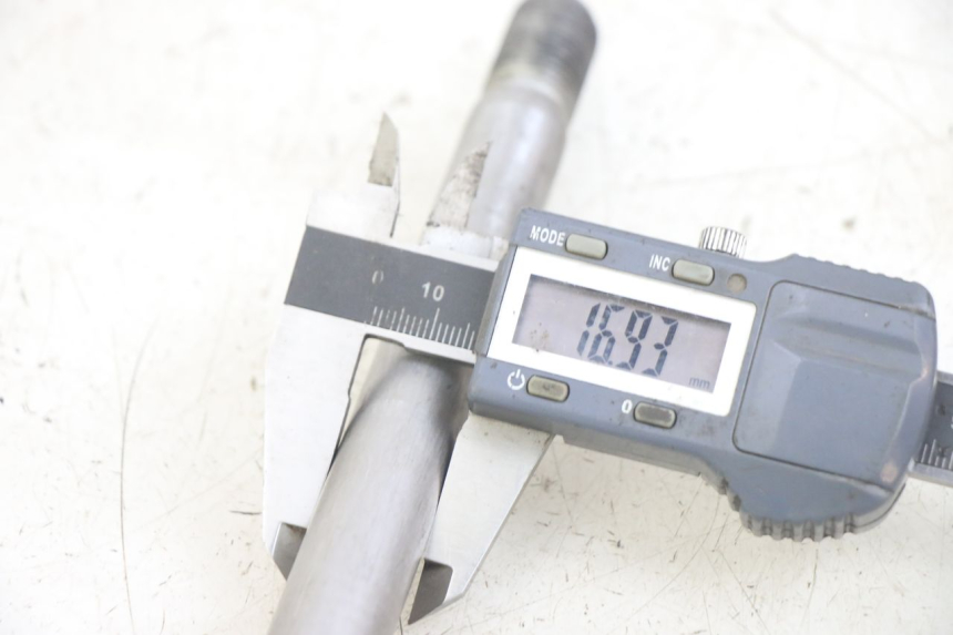 photo de AXE ROUE AVANT YAMAHA XJN DIVERSION 600 (2000 - 2003) - Détail de la pièce