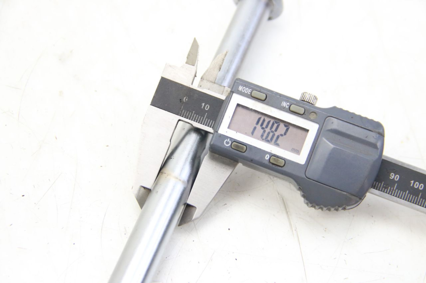 photo de AXE ROUE AVANT YAMAHA XV VIRAGO 750 (1984 - 1998) - Détail de la pièce