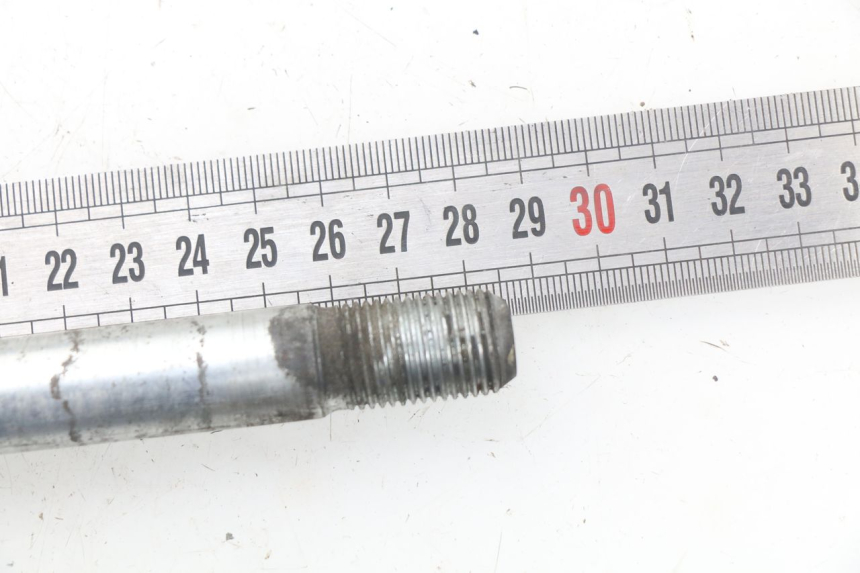 photo de AXE ROUE AVANT YAMAHA XVS DRAG STAR DRAGSTAR 650 (1997 - 2007) - Zoom état d’usage