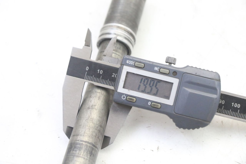 photo de AXE ROUE AVANT YAMAHA YZ-F YZF 250 (2007 - 2013) - Vue d’ensemble