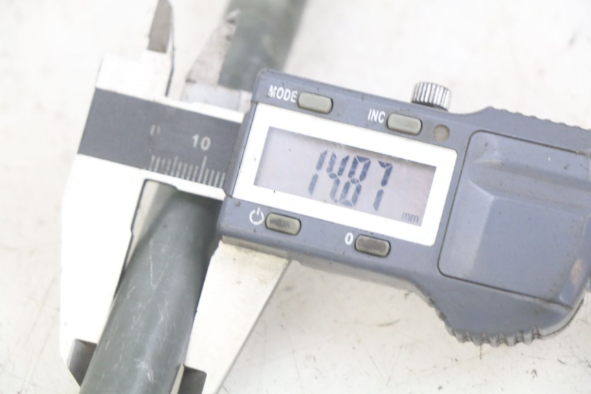 photo de AXE ROUE AVANT YAMAHA YP MAJESTY 400 (2004 - 2008) - Zoom état d’usage