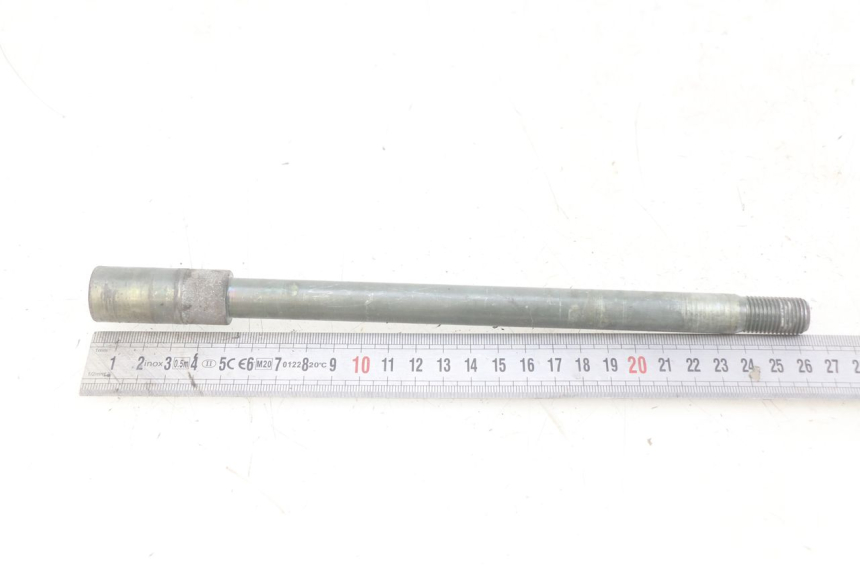 photo de AXE ROUE AVANT YAMAHA YP MAJESTY 400 (2004 - 2008) - Gros plan technique