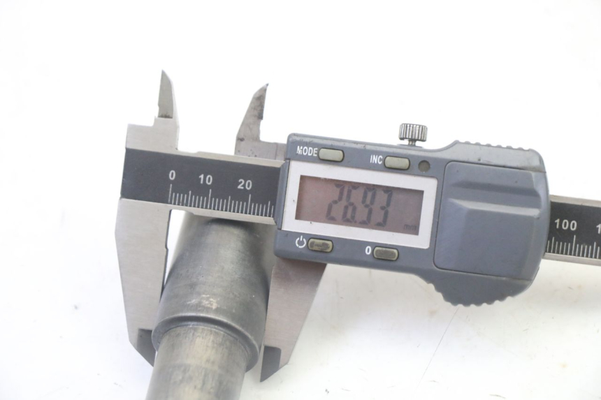 photo de AXE ROUE AVANT YAMAHA YZ-F YZF 250 (2014 - 2018) - Gros plan technique