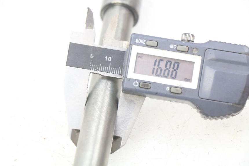 photo de AXE ROUE AVANT KAWASAKI ZR7 ZR-7 S 750 (1999 - 2004) - Détail de la pièce