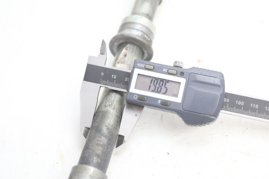 photo de AXE ROUE AVANT KAWASAKI ZX-6R ZX6R 600 (1995 - 1997) - Vue d’ensemble