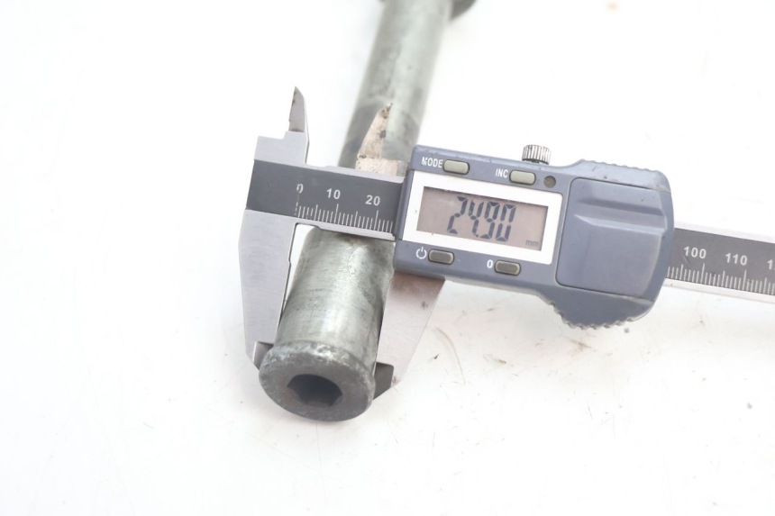 photo de AXE ROUE AVANT KAWASAKI ZX-6R ZX6R 600 (1995 - 1997) - Points de fixation