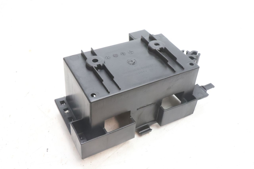 photo de BAC A BATTERIE KYMCO AGILITY 16+ 4T 50 (2018 - 2023) - Gros plan technique