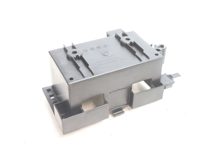 photo de BAC A BATTERIE KYMCO AGILITY CITY 16P 125 (2015 - 2024) - Gros plan technique
