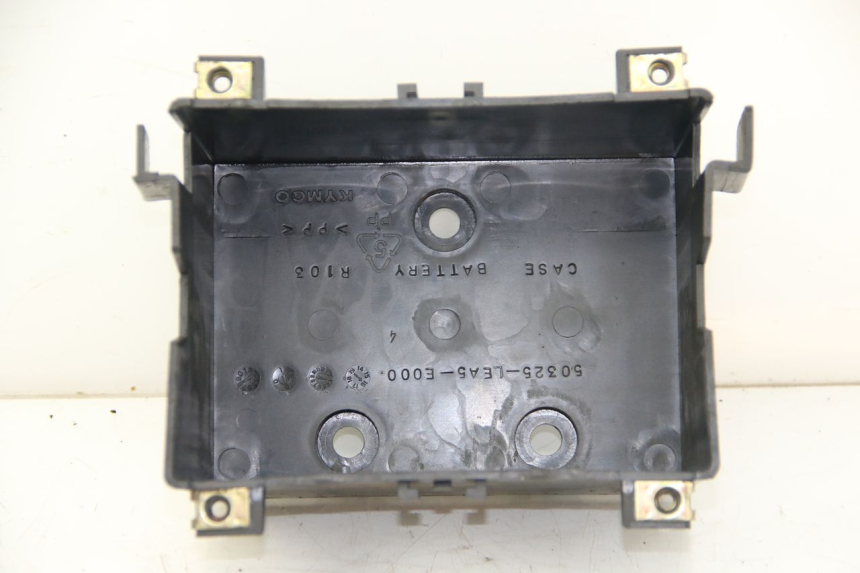 photo de BAC A BATTERIE KYMCO DOWNTOWN ABS 125 (2015 - 2017) - Vue d’ensemble