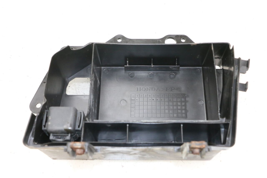 photo de BAC A BATTERIE HONDA FES PANTHEON 2T 125 (1998 - 2002) - Autre angle de vue