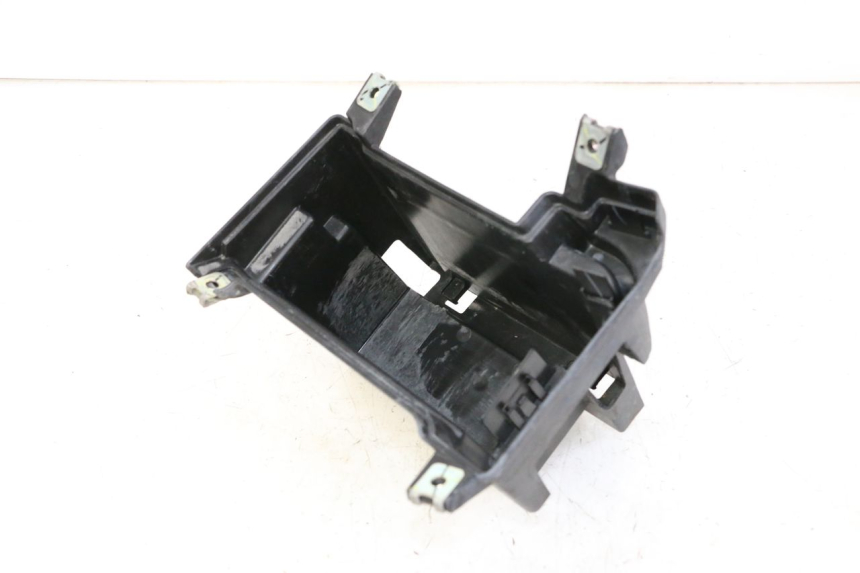 photo de BAC A BATTERIE HONDA FORZA ABS 300 (2013 - 2017) - Gros plan technique