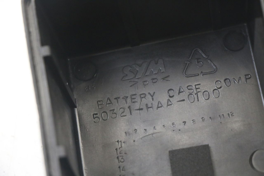 photo de BAC A BATTERIE SYM ORBIT III 3 4T 50 (2021 - 2025) - Autre angle de vue