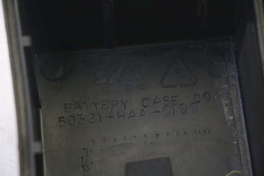 photo de BAC A BATTERIE SYM ORBIT III 3 4T 50 (2021 - 2025) - Zoom état d’usage