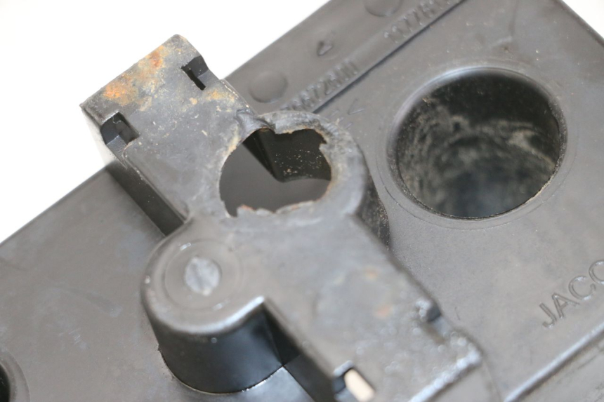 photo de BAC A BATTERIE PEUGEOT LUDIX 50 (2005 - 2007) - Gros plan technique