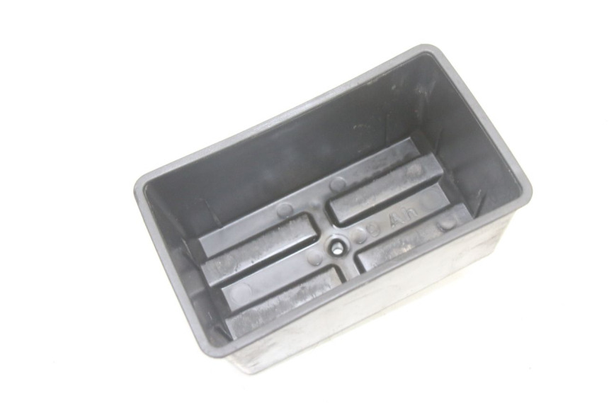 photo de BAC A BATTERIE PIAGGIO VESPA LX 2T 50 (2005 - 2013) - Détail de la pièce