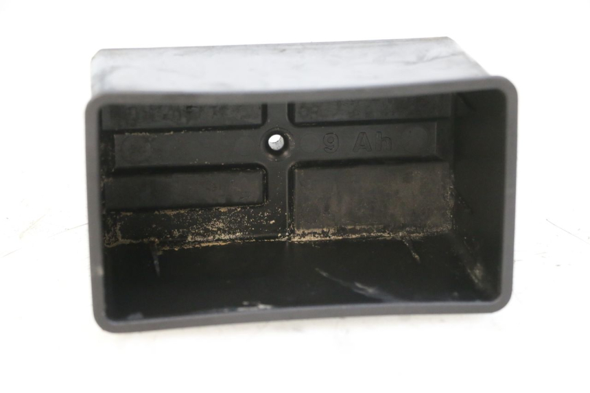 photo de BAC A BATTERIE PIAGGIO VESPA S 2T 50 (2007 - 2014) - Zoom état d’usage