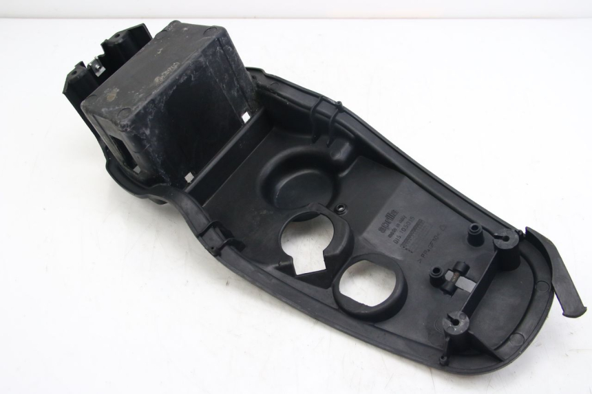 photo de BAC A BATTERIE APRILIA SCARABEO 4T 50 (2009 - 2017) - Zoom composants