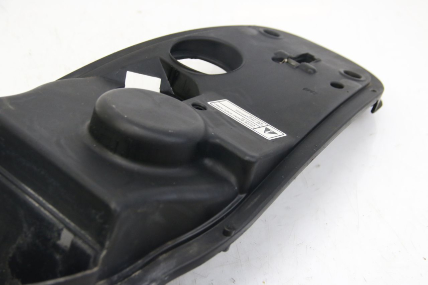 photo de BAC A BATTERIE APRILIA SCARABEO 4T 50 (2009 - 2017) - Points de fixation