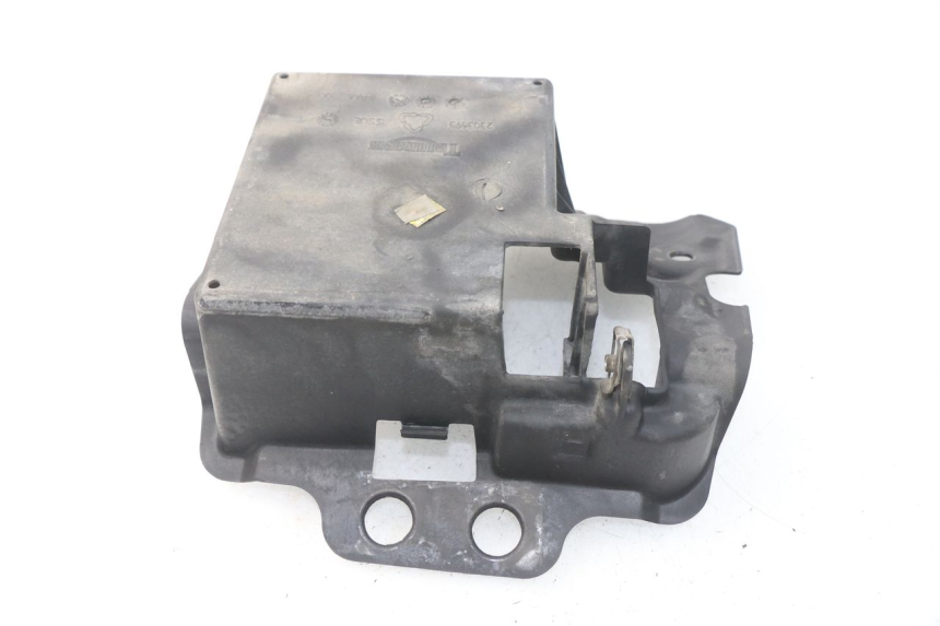 photo de BAC A BATTERIE TRIUMPH SPRINT ST ABS 1050 (2005 - 2007) - Zoom état d’usage