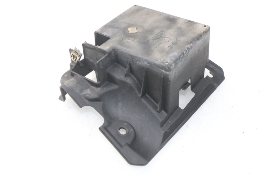 photo de BAC A BATTERIE TRIUMPH SPRINT ST ABS 1050 (2005 - 2007) - Gros plan technique