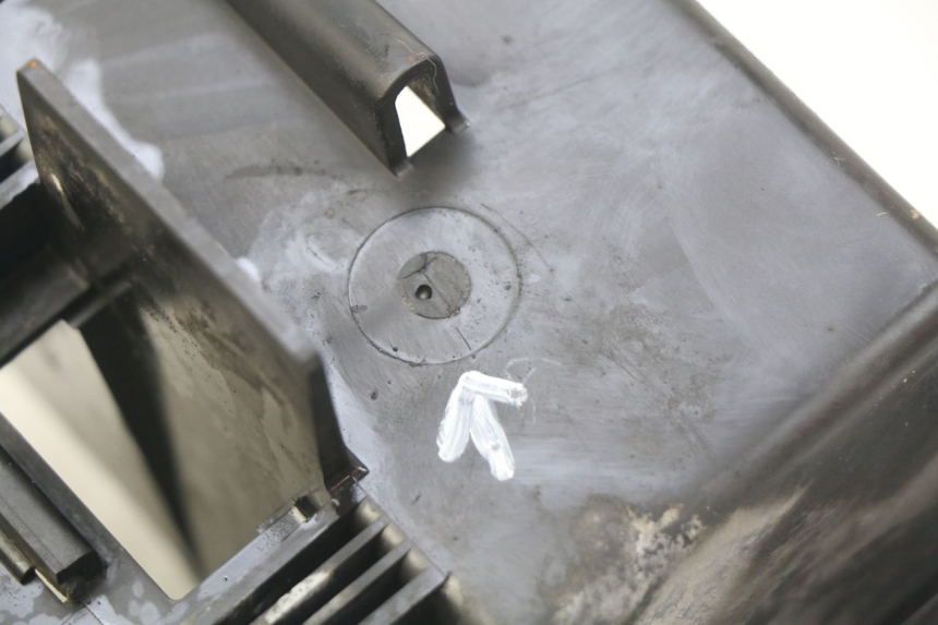 photo de BAC A BATTERIE HONDA VT C SHADOW 125 (1999 - 2007) - Points de fixation