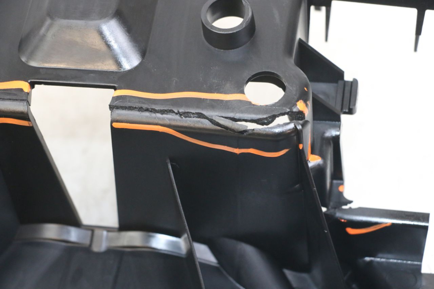 photo de BAC A BATTERIE YAMAHA XMAX X-MAX ABS 125 (2017 - 2020) - Gros plan technique