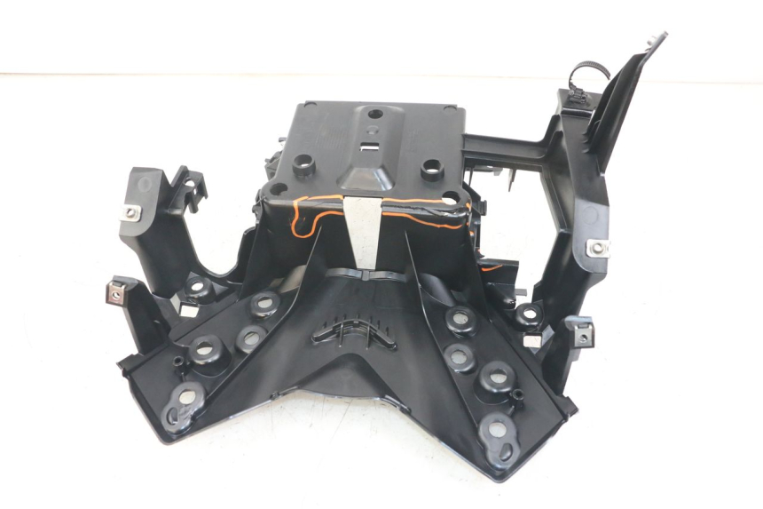 photo de BAC A BATTERIE YAMAHA XMAX X-MAX ABS 125 (2017 - 2020) - Points de fixation