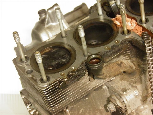 photo de BAS MOTEUR SUZUKI GSF N BANDIT 600 (1996 - 1999) - Autre angle de vue