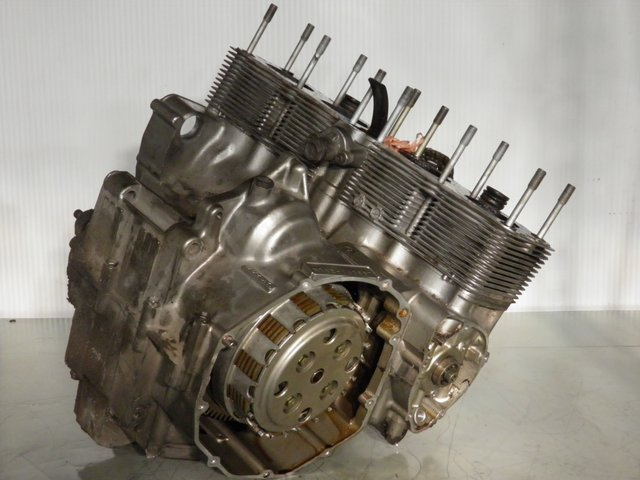 photo de BAS MOTEUR SUZUKI GSF N BANDIT 600 (1996 - 1999) - Vue d’ensemble