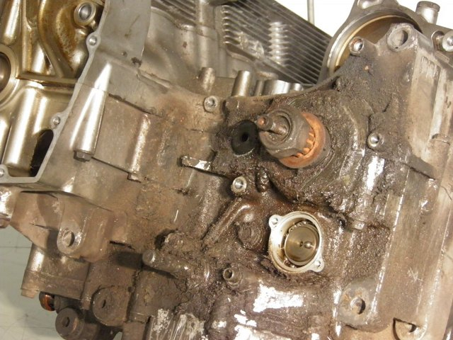 photo de BAS MOTEUR SUZUKI GSF N BANDIT 600 (1996 - 1999) - Marquages et références