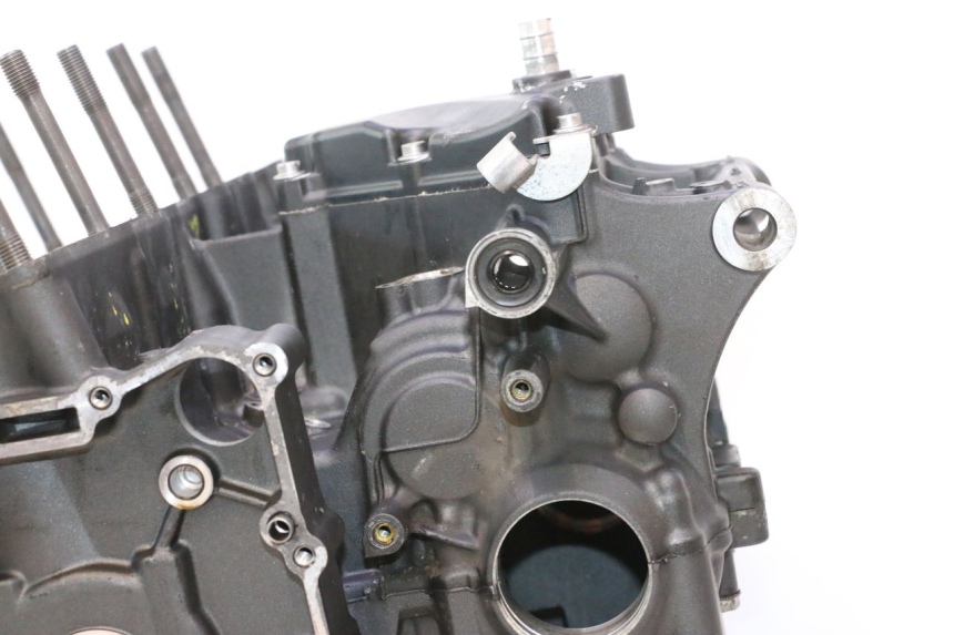 photo de BAS MOTEUR YAMAHA YZF R6 600 (2008 - 2009) - Autre angle de vue