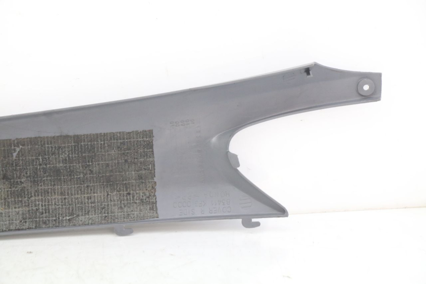 photo de BAS DE CAISSE ARRIERE DROIT HONDA FES PANTHEON 2T 125 (1998 - 2002) - Détail de la pièce