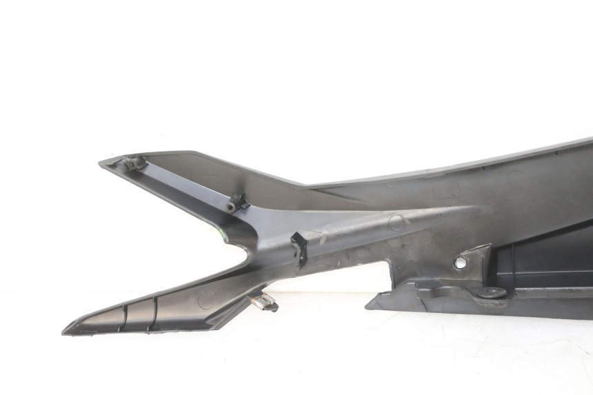 photo de BAS DE CAISSE ARRIERE DROIT STAHO FH 50 (2018 - 2019) - Gros plan technique