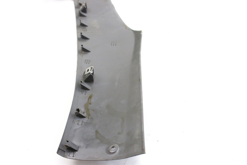 photo de BAS DE CAISSE ARRIERE DROIT PIAGGIO HEXAGON 2T 125 (1994 - 1998) - Gros plan technique