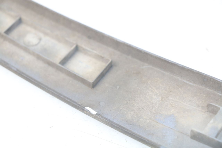 photo de BAS DE CAISSE ARRIERE DROIT KYMCO LIKE 4T 50 (2009 - 2018) - Autre angle de vue