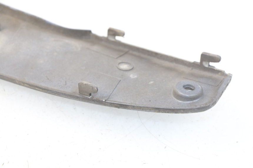 photo de BAS DE CAISSE ARRIERE DROIT KYMCO LIKE 4T 50 (2009 - 2018) - Gros plan technique